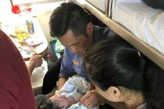 Tổ tàu SE3 đã hỗ trợ trực tiếp đỡ đẻ thành công một sản phụ đi trên tuyến tàu Bắc-Nam. (Ảnh: Câu lạc bộ yêu Đường sắt Việt Nam)