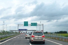 Phương tiện lưu thông trên tuyến đường cao tốc Nội Bài-Lào Cai. (Ảnh: Việt Hùng/Vietnam+)