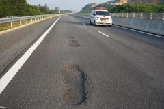 ‘Ổ gà' làm cao tốc Đà Nẵng-Quảng Ngãi ‘bốc hơi’ 600 triệu đồng/ngày