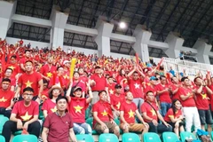 Nhiều cổ động viên đều tin tưởng, các cầu thủ đã là người chiến thắng trong lòng người hâm mộ. (Ảnh: Việt Hùng/Vietnam+)