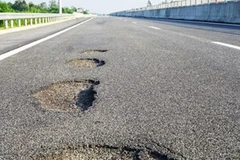 Nhà thầu chịu chi phí sửa chữa các ‘ổ gà’ cao tốc Đà Nẵng-Quảng Ngãi