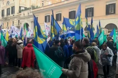 Các bác sỹ, y tá và nhân viên y tế ở Italy đình công. (Nguồn: AP)