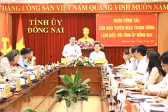 Phó trưởng Ban thường trực Ban Tuyên giáo Trung ương Lại Xuân Môn phát biểu tại buổi làm việc. (Ảnh: TTXVN phát)