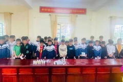 Công an xã Sơn Kim (huyện Hương Sơn, Hà Tĩnh) phát hiện 36 học sinh từ lớp 7 đến lớp 9 tại trường THCS Sơn Kim có ý định đặt mua tiền chất trên mạng để chế tạo pháo nổ. (Ảnh: TTXVN phát)