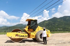 Thi công đoạn Cao tốc Vân Phong-Nha Trang vướng bởi đường điện cao thế