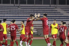 Đội tuyển Việt Nam tập luyện trên sân Rizal Memorial Stadium. (Nguồn: VFF)