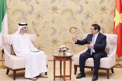 Thủ tướng Phạm Minh Chính tiếp ông Thani bin Ahmed Al Zeyoudi, Quốc vụ khanh phụ trách Thương mại Quốc tế, Bộ Ngoại thương UAE. (Ảnh: Dương Giang/TTXVN)