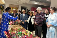 Dấu ấn văn hóa Việt trong trái tim bạn bè Pháp và bà con Kiều bào