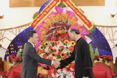 Phó Thủ tướng Trần Lưu Quang thăm, chúc mừng Giáng sinh 2023 tại Tòa Giám mục Xuân Lộc, thành phố Long Khánh, tỉnh Đồng Nai. (Ảnh: Lê Xuân/TTXVN)