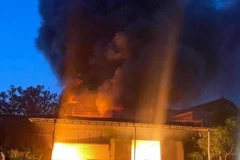 Hà Nội: Xảy ra cháy lớn tại kho xưởng quần áo trên địa bàn xã La Phù