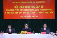 Giáo sư-Tiến sỹ Lê Văn Lợi, Phó Giám đốc Học viện Chính trị quốc gia Hồ Chí Minh chủ trì hội thảo. (Ảnh: Văn Điệp/TTXVN)