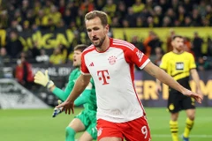 Bundesliga: Kane lập kỷ lục, góp công giúp Bayern vùi dập Dortmund