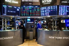 Chứng khoán Âu-Mỹ diễn biến trái chiều trong phiên 17/10 