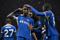 Chelsea ngược dòng 'hủy diệt' Tottenham trong trận cầu điên rồ