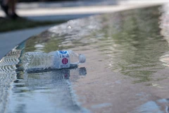 Vỏ chai nhựa. (Ảnh: AFP/TTXVN)