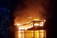 Quảng Ngãi: Cháy hai tàu cá khi đang neo đậu ở khu vực bến cây Bàng