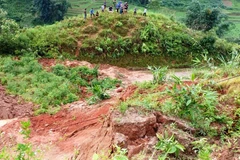 Sạt lở đất đá trên tuyến Quốc lộ 4G, đoạn xã Nà Ớt, huyện Mai Sơn, tỉnh Sơn La. (Ảnh: TTXVN)