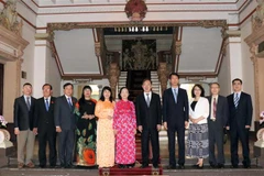 Các đại biểu chụp ảnh lưu niệm. (Ảnh: Xuân Khu/TTXVN)