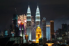 Tòa tháp đôi Petronas tại thủ đô Kuala Lumpur, Malaysia. (Nguồn: THX/TTXVN)