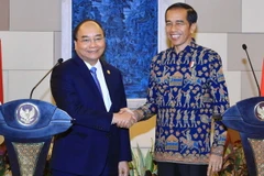 Thủ tướng Nguyễn Xuân Phúc và Tổng thống nước Cộng hòa Indonesia Joko Widodo gặp gỡ báo chí sau hội đàm. (Ảnh: Thống Nhất/TTXVN)