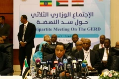  Ngoại trưởng Ibrahim Ghandour (giữa) tại vòng đàm phán ở Khartoum. (Nguồn: AFP/TTXVN)