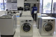 Máy giặt Samsung tại cửa hàng trưng bày Samsung ở Johannesburg, Nam Phi. (Nguồn: Reuters)
