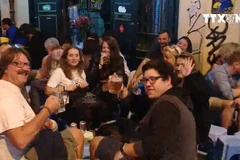 [Video] Hà Nội ngừng cho phép kinh doanh tới 2 giờ sáng tại phố cổ