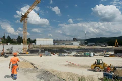 Trong năm 2014, các công nhân xây dựng đường cao tốc đã đi qua khoảng 120kg radium đổ xuống gần thành phố sản xuất đồng hồ Biel. (Nguồn: Keystone)