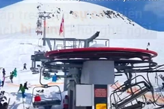 [Video] Đứt cáp treo kinh hoàng ở Gruzia, nhiều người văng xuống đất