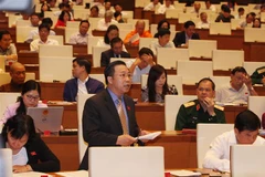 Đại biểu Quốc hội tỉnh Bến Tre Lưu Bình Nhưỡng phát biểu. (Ảnh: Nguyễn Dân/TTXVN)