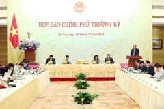 Bộ trưởng, Chủ nhiệm Văn phòng Chính phủ, Người phát ngôn của Chính phủ Mai Tiến Dũng trả lời câu hỏi của phóng viên các cơ quan báo chí. (Ảnh: Dương Giang/TTXVN)