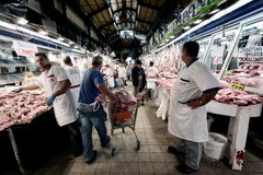 Một khu chợ ở Athens, Hy Lạp. (Ảnh: AFP/TTXVN)
