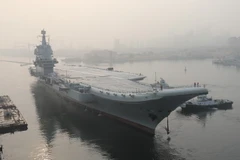 Tàu sân bay đầu tiên do Trung Quốc chế tạo chạy thử trên biển ngày 13/5. (Nguồn: THX/TTXVN)