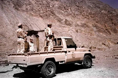 Binh sỹ Iran gác tại khu vực Zahedan ở biên giới Iran-Pakistan. (Ảnh: AFP/TTXVN)