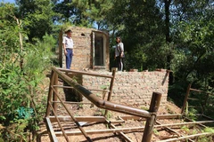 Công trình xây dựng trong rừng phòng hộ thuộc thôn Lâm Trường xã Minh Phú (Sóc Sơn, Hà Nội) đã được người dân tự giác tháo dỡ phần vi phạm. (Ảnh: Mạnh Khánh/TTXVN)