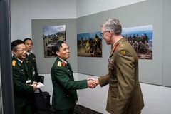 Thượng tướng Phạm Hồng Hương, Phó Tổng tham mưu trưởng Quân đội Nhân dân Việt Nam gặp và làm việc với Trung tướng Rick Burr, Tư lệnh Lục quân Australia. (Nguồn: Bộ Quốc phòng Australia)