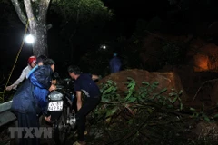 [Video] Quốc lộ 4D sạt lở, giao thông từ Lào Cai đi Sa Pa tê liệt