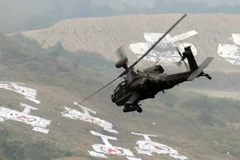 Trực thăng AH-64 Apache tham gia diễn tập tại Pocheon, Hàn Quốc ngày 22/9/2008. (Nguồn: AFP/TTXVN)