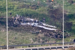 Hiện trường chiến đấu cơ F-16 của Israel rơi xuống gần một ngôi làng ở miền bắc Israel. (Nguồn: Reuters)