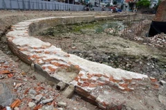 Phần tường hào phát lộ tại di tích Thành Điện Hải. (Ảnh: Trần Lê Lâm/TTXVN)