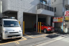 Bãi đỗ xe trả tiền theo thời gian đỗ. (Nguồn: Vietnam+)