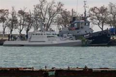 Tàu quân sự Ukraine bị lực lượng biên phòng trực thuộc FSB bắt giữ tại cảng Kerch ngày 26/11/2018. (Ảnh: AFP/TTXVN)