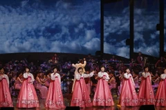 Các nghệ sĩ Triều Tiên thuộc ban nhạc Samjiyon trình diễn tại trung tâm nghệ thuật Gangneung, ngày 8/2. (Nguồn: AFP/TTXVN)