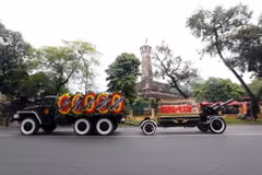 Đoàn xe tang Chủ tịch nước Trần Đại Quang đi qua đường Điện Biên Phủ (Hà Nội). (Ảnh: TTXVN)