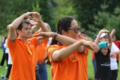 Một bài tập khởi động tại Ngày hội ASEAN. (Ảnh: Thúy Hà/TTXVN)