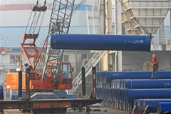 Vận chuyển hàng hóa tại Liên Vận Cảng, tỉnh Giang Tô, Trung Quốc. (Nguồn: AFP/TTXVN)