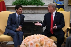 Tổng thống Mỹ Donald Trump (phải) và Thủ tướng Canada Justin Trudeau. (Ảnh: AFP/TTXVN)