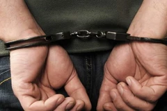 Khởi tố 8 đối tượng bắt giữ người ép trả nợ cá cược bóng đá