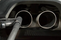 Thử nghiệm ống xả của xe Volkswagen Golf 2.0 tại trung tâm kỹ thuật ở Ludwigsburg, miền tây nam Đức ngày 7/8/2017. (Nguồn: AFP/TTXVN)