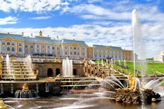 Cung điện Peterhof (Cung điện mùa Hè) - điểm đến hấp dẫn tại thành phố St.Petersburg . (Ảnh Quang Vinh/TTXVN)